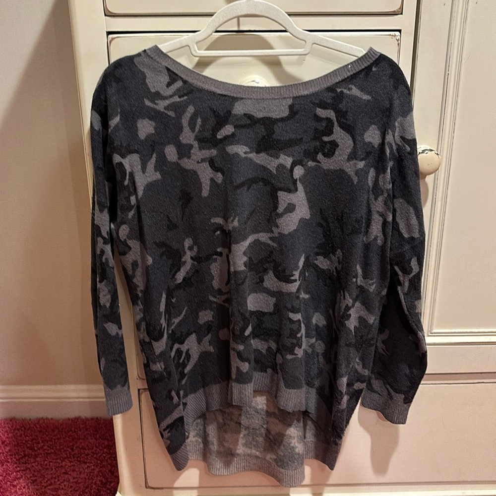 Acrobat, size XS/S camo gray sweater